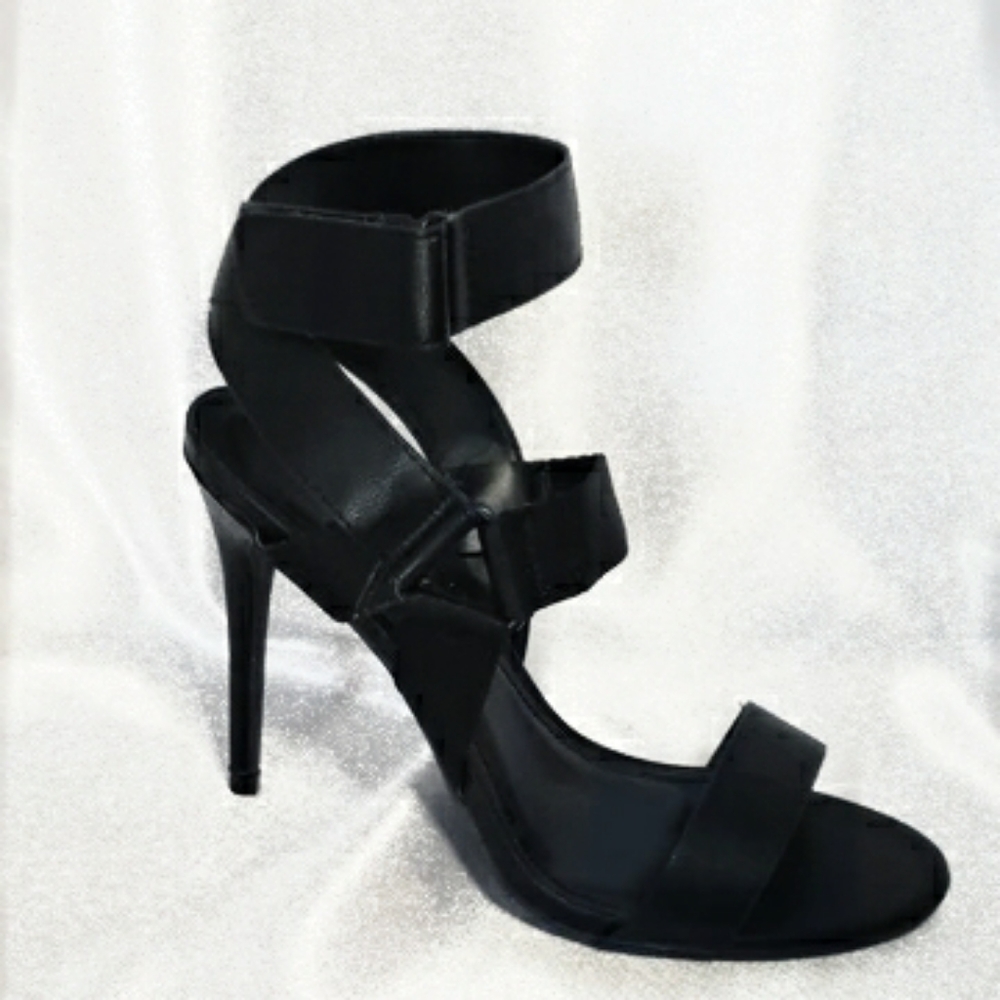 NWT Heels